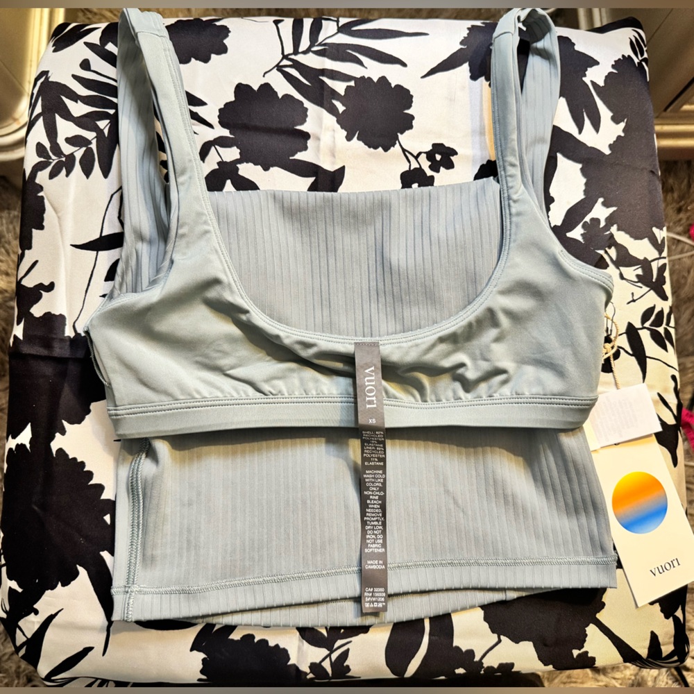 NWT Vuori inversion rib support tank in color mist, size XS never worn- set! - Picture 15 of 16